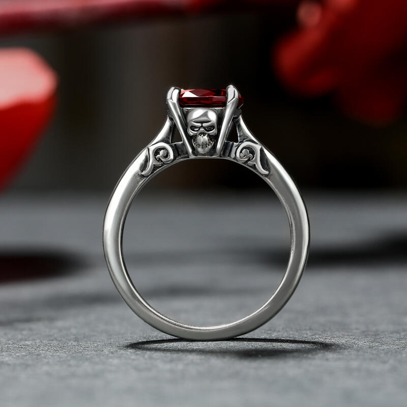 Jeulia Anillo de plata de ley con diseño de calavera y corte redondo