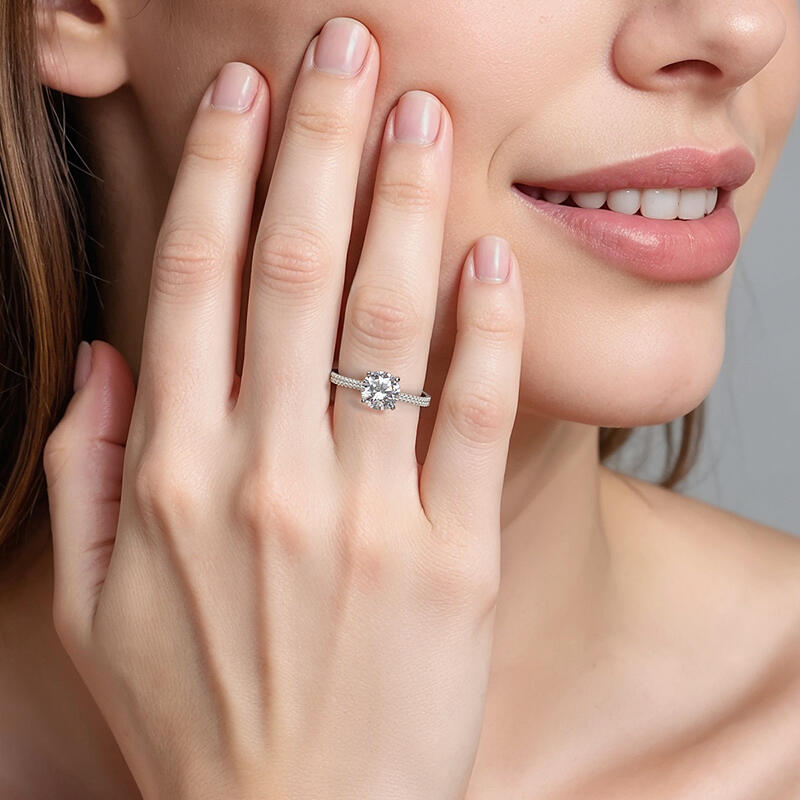 "Liebe ist Licht" 2 Karat Rund-Schliff Seitenstein-Verlobungsring