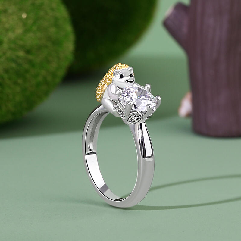 Jeulia Hug Me "Prickly Cutie" Hedgehog Round Cut Sterling Silver Ring