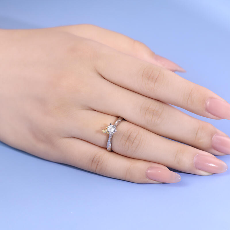 Jeulia Hug Me Anillo de Plata Esterlina Grano de Madera de Oso de Dibujos Animados de Corte Redondo