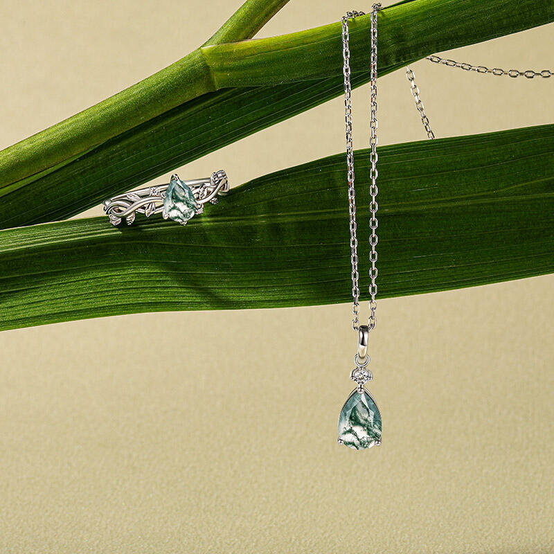 Jeulia Classic Pear Cut Moss Agate Pendant Necklace