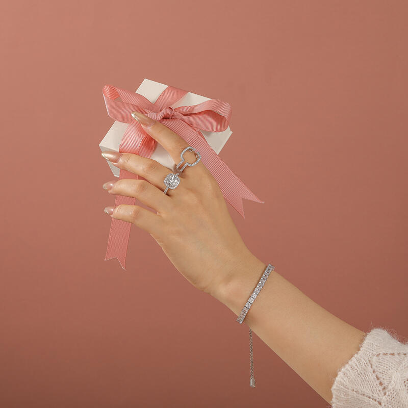 Jeulia Classic Cushion Cut Halo Engagement Ring Set Sterling Silver