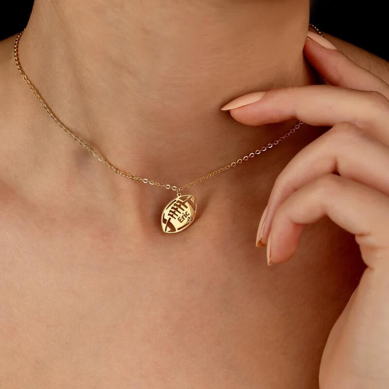 Collar de fútbol personalizado con nombre y número. Regalo para amantes del deporte.
