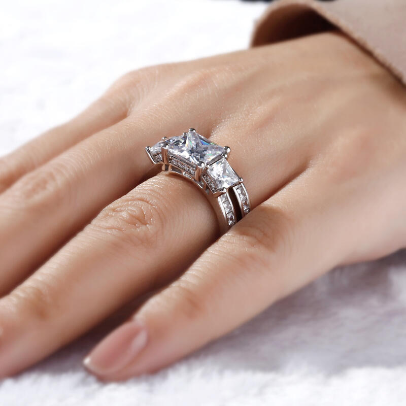 Jeulia Three Stone Princess Cut Sterling Silver Ring Set