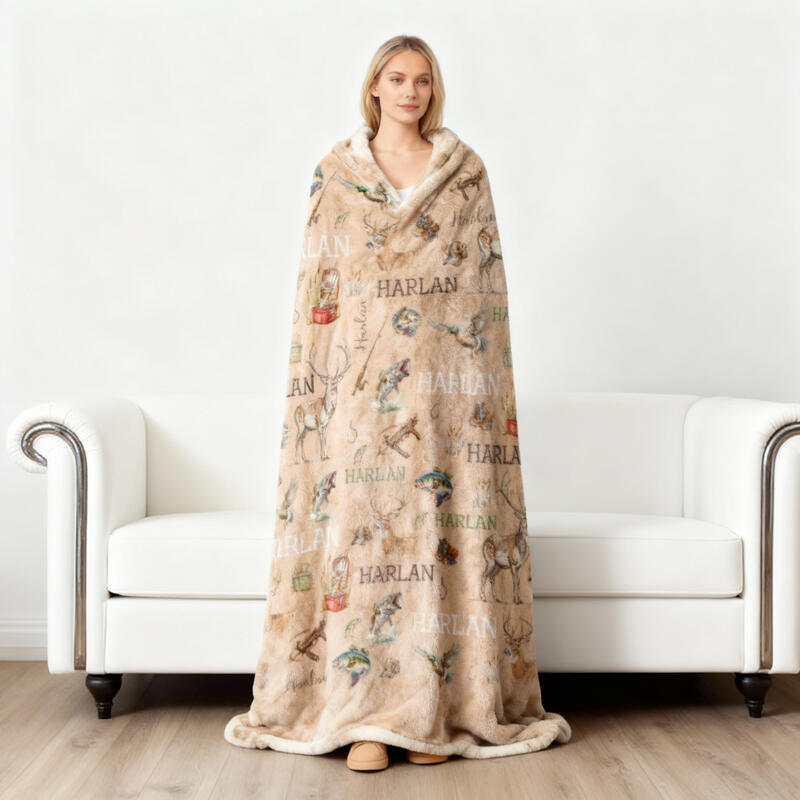 Personlig filt med namn och olika djurmönster en cool present till vänner