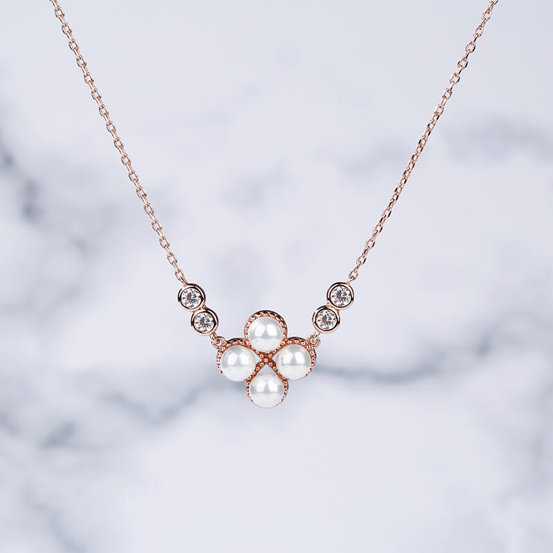 Naszyjnik Srebrny z Perłą Hodowlaną Koniczyna