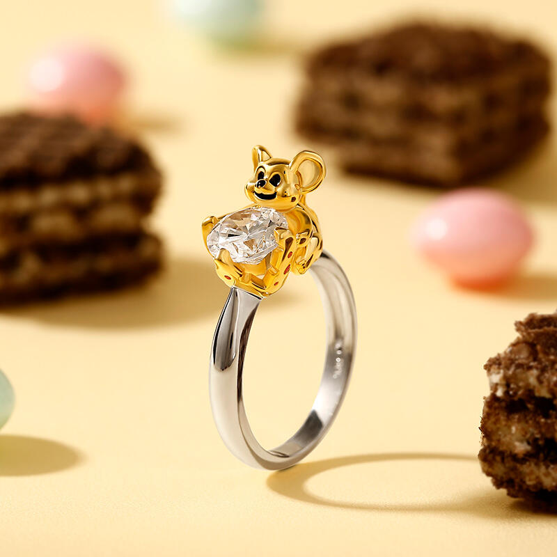 Jeulia Hug Me "Who Moved My Cheese" Mouse Round Cut Sterling Silver Ring