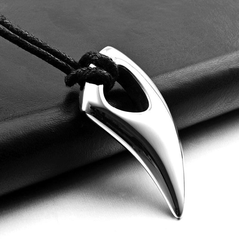 Jeulia Collar de hombre de acero de titanio de cuerno