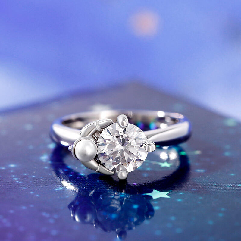 Jeulia Hug Me "Explorer in Galaxy" Astronaut Round Cut Sterling Silver Ring