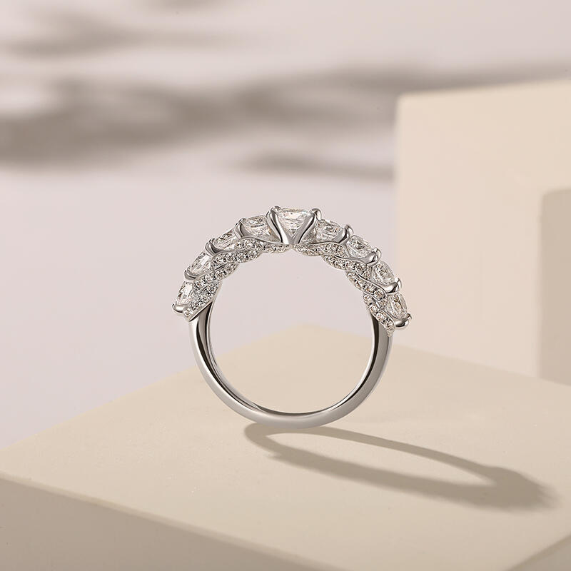 Jeulia Simple Hidden Halo Round Cut Wedding Band for Women