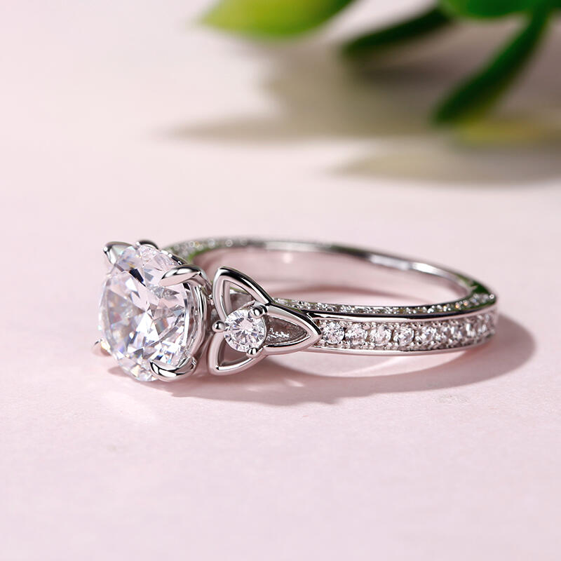 Jeulia Celtic-style Knot Round Cut Sterling Silver Ring