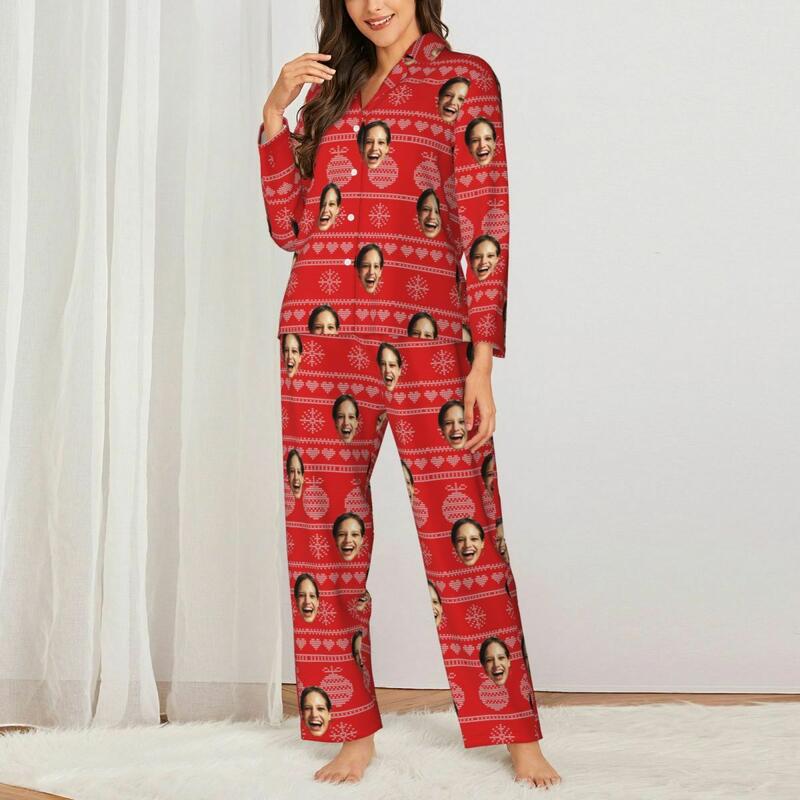 Pyjama personnalisé avec photo personnalisée et icône de cloche de Noël, design de style pixel rouge, cadeau parfait pour elle
