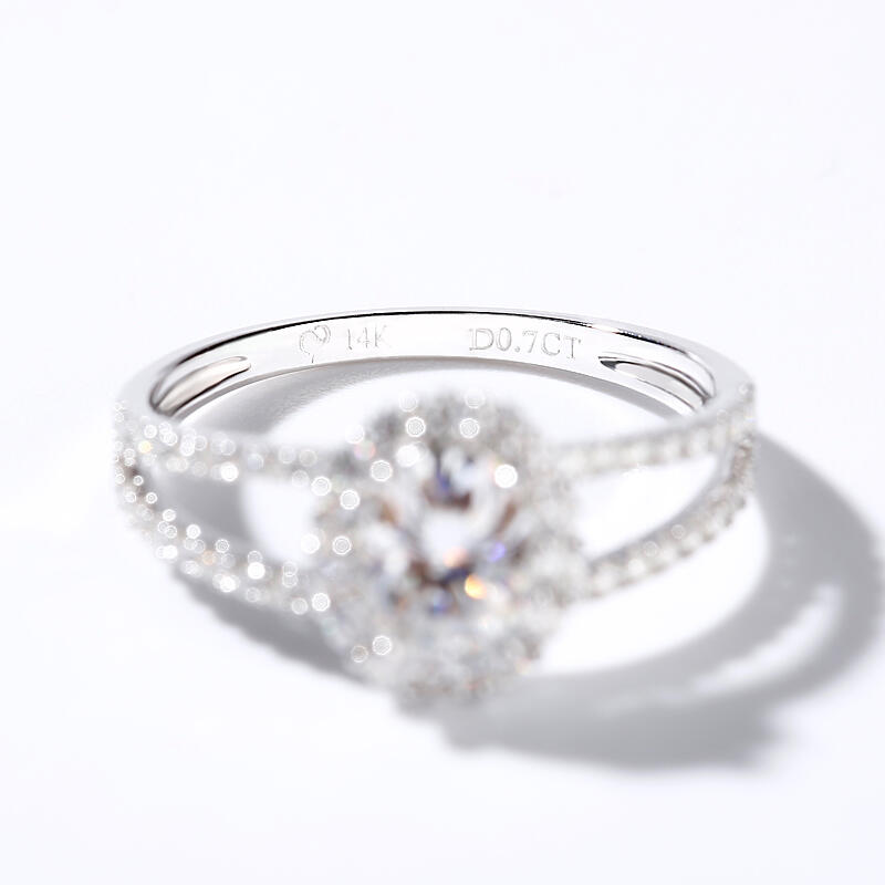 Jeulia Anillo de tallo dividido con halo de corte ovalado de plata de ley