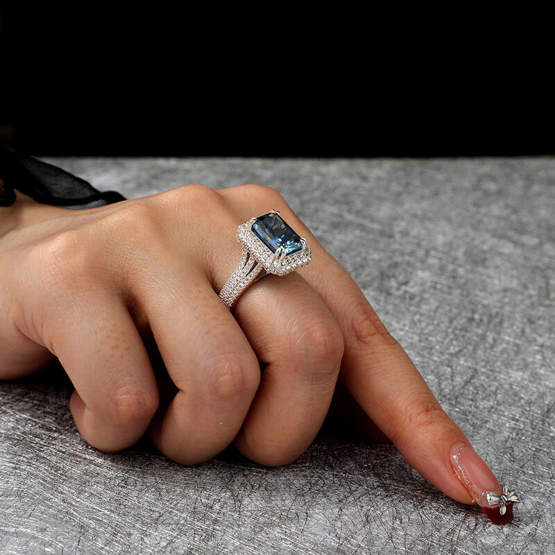 Jeulia "Captivating Brilliance" Emerald Cut Halo Sterling Silver Ring