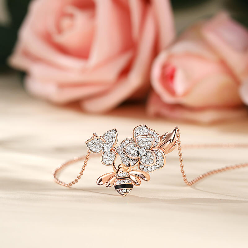 Jeulia Collar de Plata de Ley con Abeja y Flor