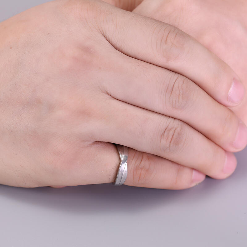 Jeulia Stylish Crossover Sterling Silver Men's Band