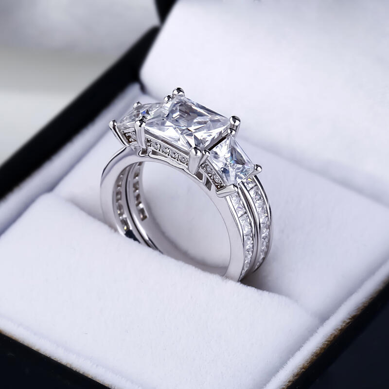 Jeulia Three Stone Princess Cut Sterling Silver Ring Set