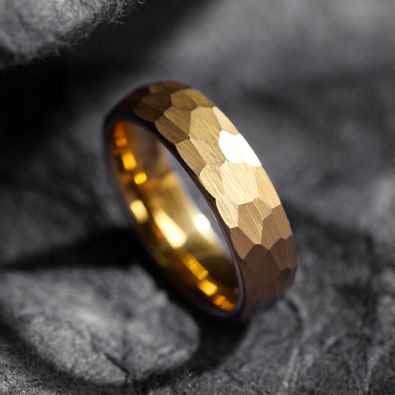 "Sonnenverheißung" 6mm Herren-Ehering aus Wolframkarbid mit gehämmertem Rand