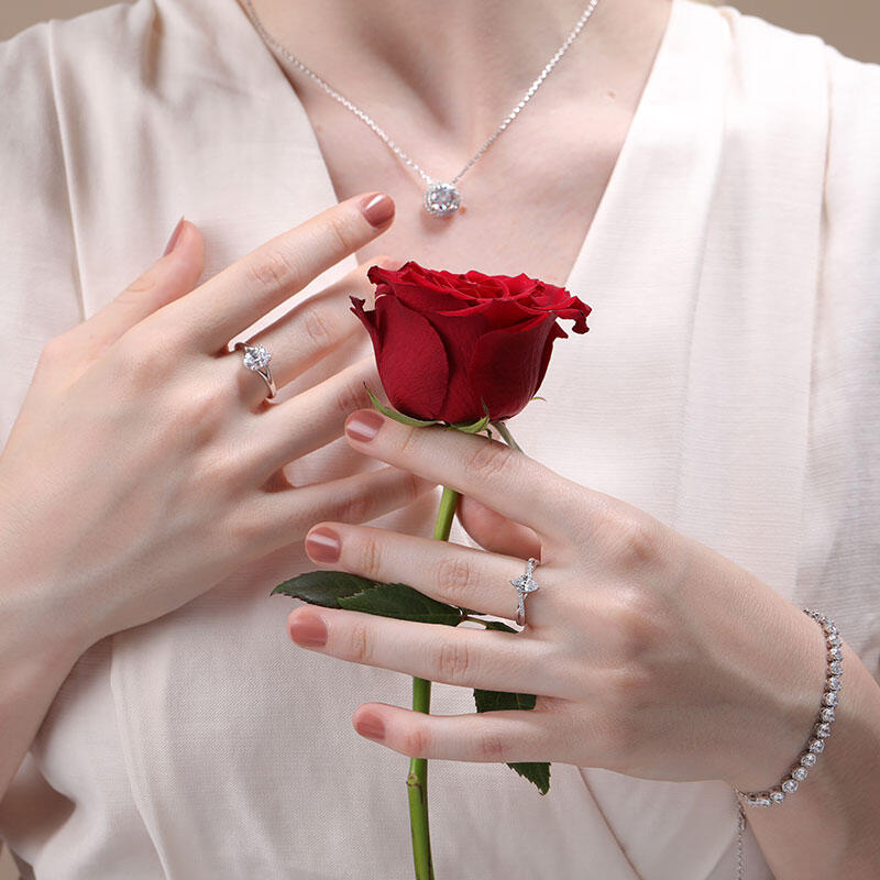 Jeulia Anillo de corte marquesa con giro de plata de ley