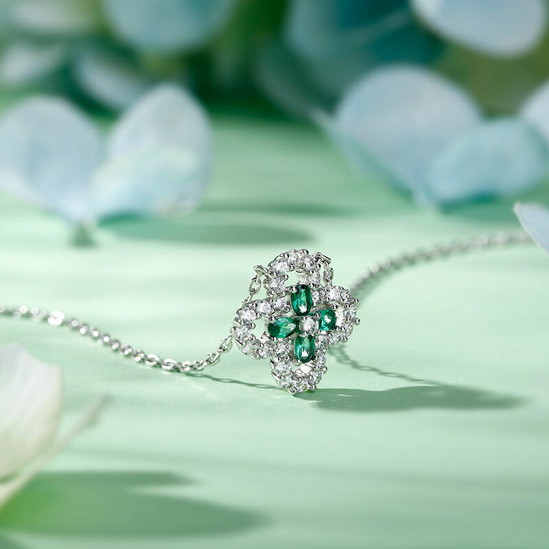 Jeulia Collar de plata de ley con trébol de cuatro hojas esmeralda