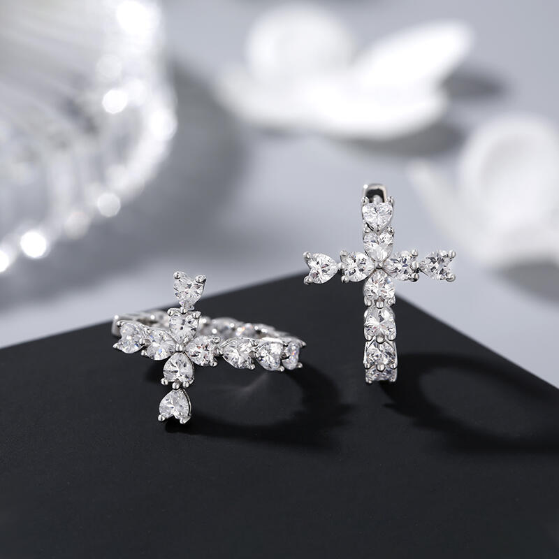 Jeulia Pendientes de aro de plata de ley con corte de corazón cruzado