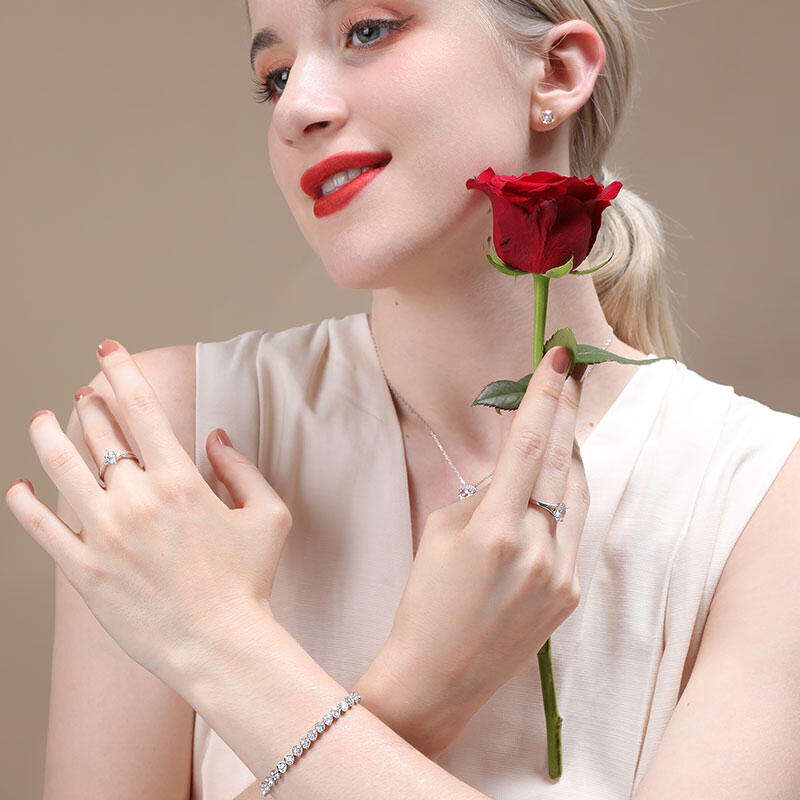 Jeulia Anillo de corte marquesa con giro de plata de ley