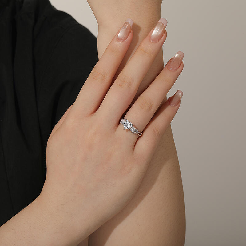 Jeulia Custom Heart Cut Twist Three Stone Engagement Ring