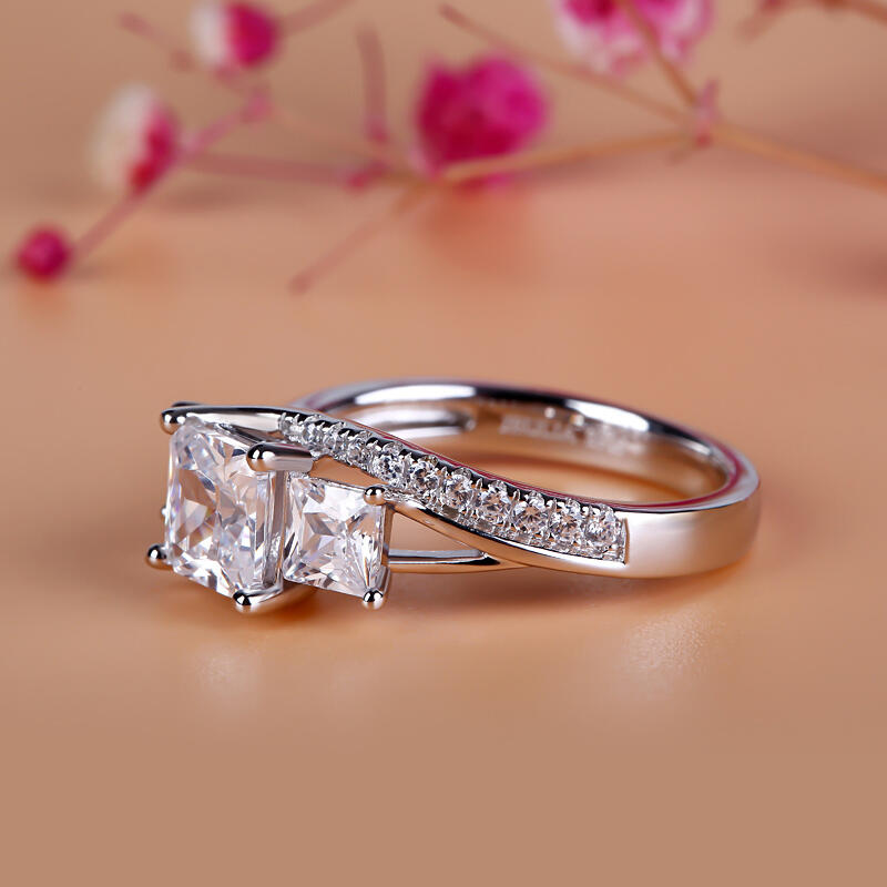 Jeulia Three Stone Princess Cut Sterling Silver Ring