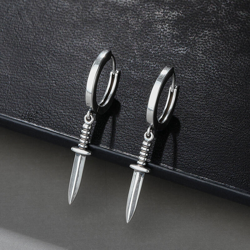 Jeulia Pendientes colgantes con diseño de puñal de plata de ley