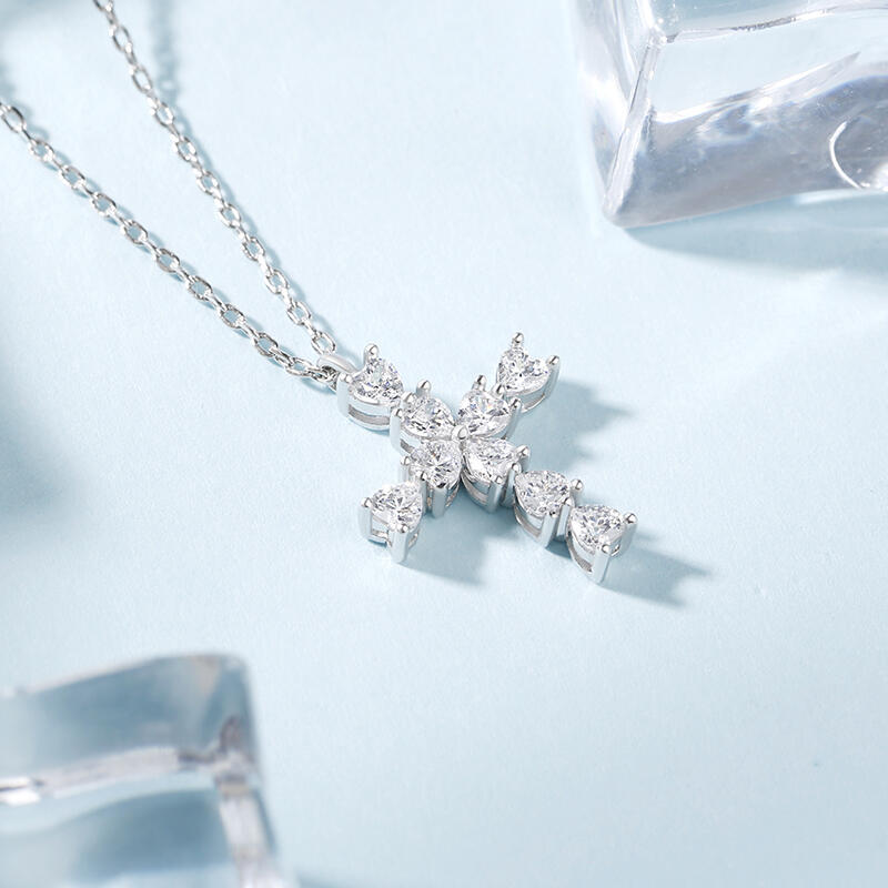 Jeulia Collar de plata esterlina de corte clásico con diseño de cruz