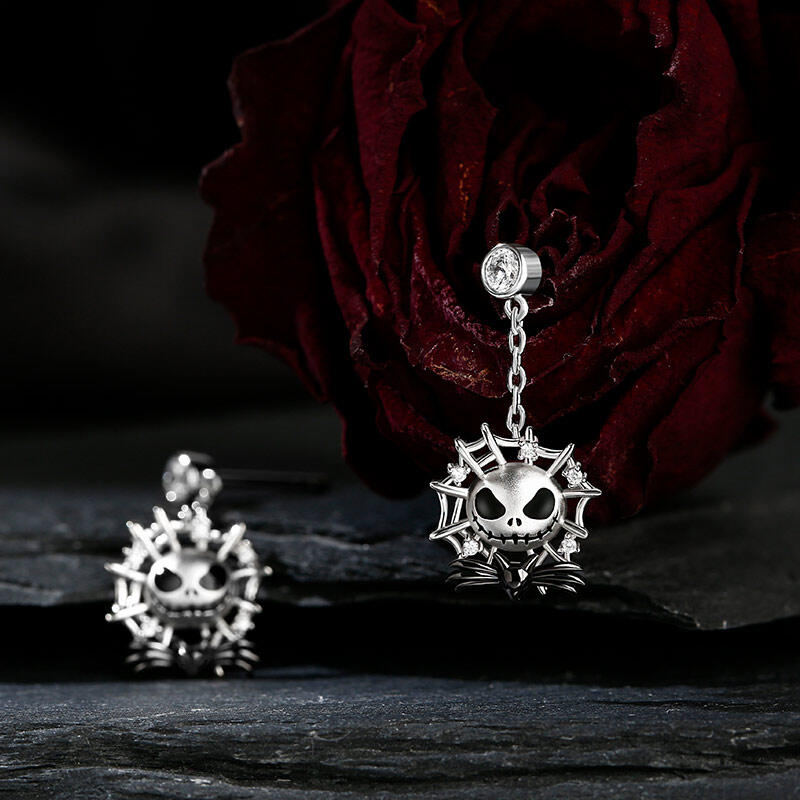 Jeulia Pendientes con colgantes del diseño de calaveras de plata de ley