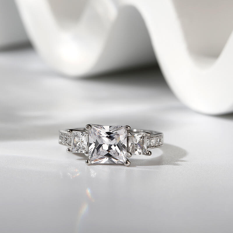 Jeulia Anillo Con Tres Piedras Simples De Talla Princesa En Plata De Ley