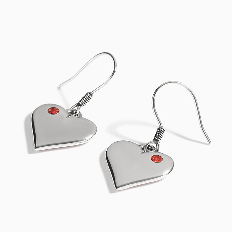 Jeulia Aretes de corazones con piedra roja de amor de plata