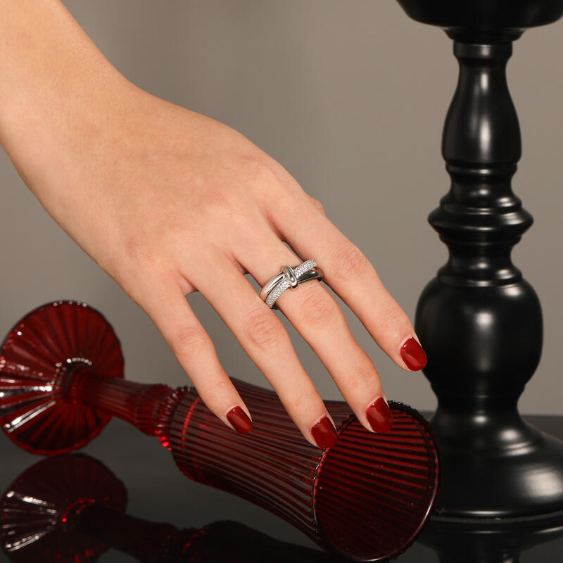 Jeulia Classic Black and White Trinity Ring