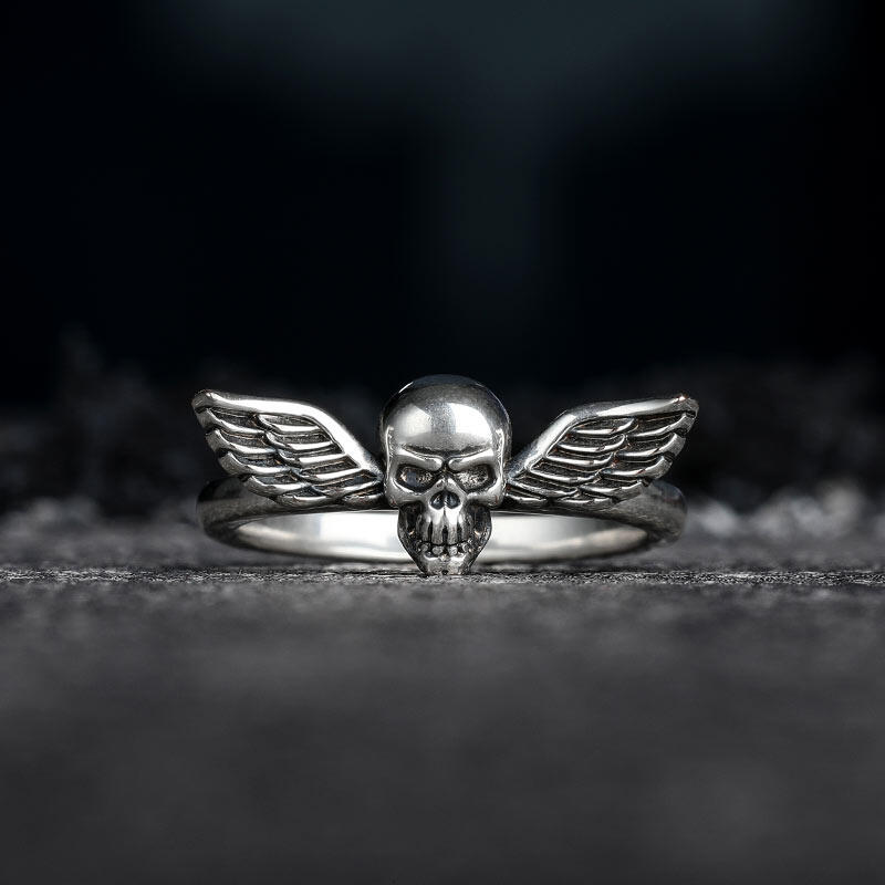 Jeulia Anillo con calavera y alas de plata de ley