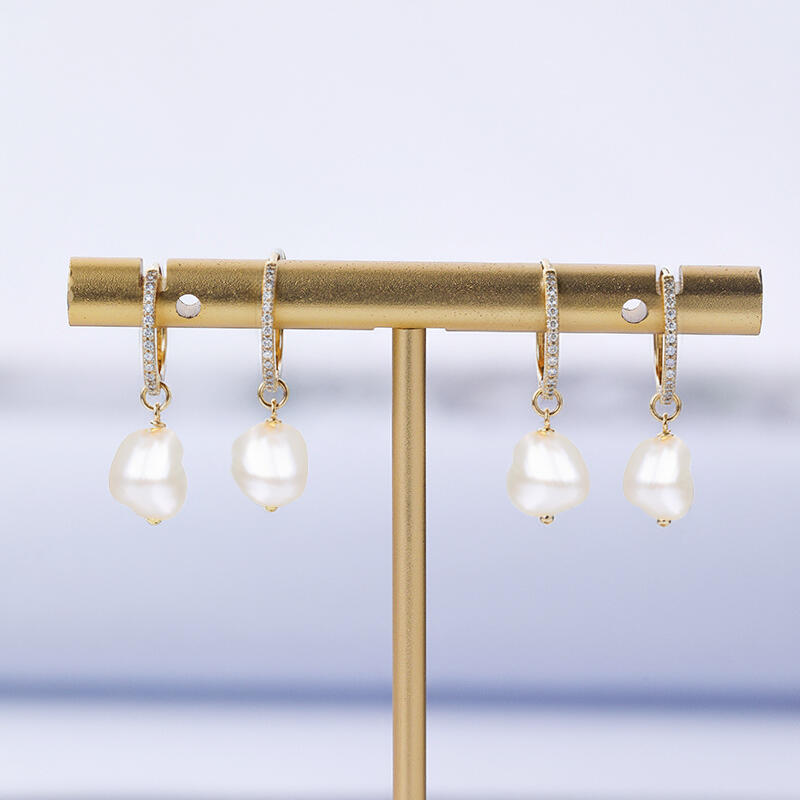 Jeulia Everyday Baroque Pearl Gold Huggie Earrings