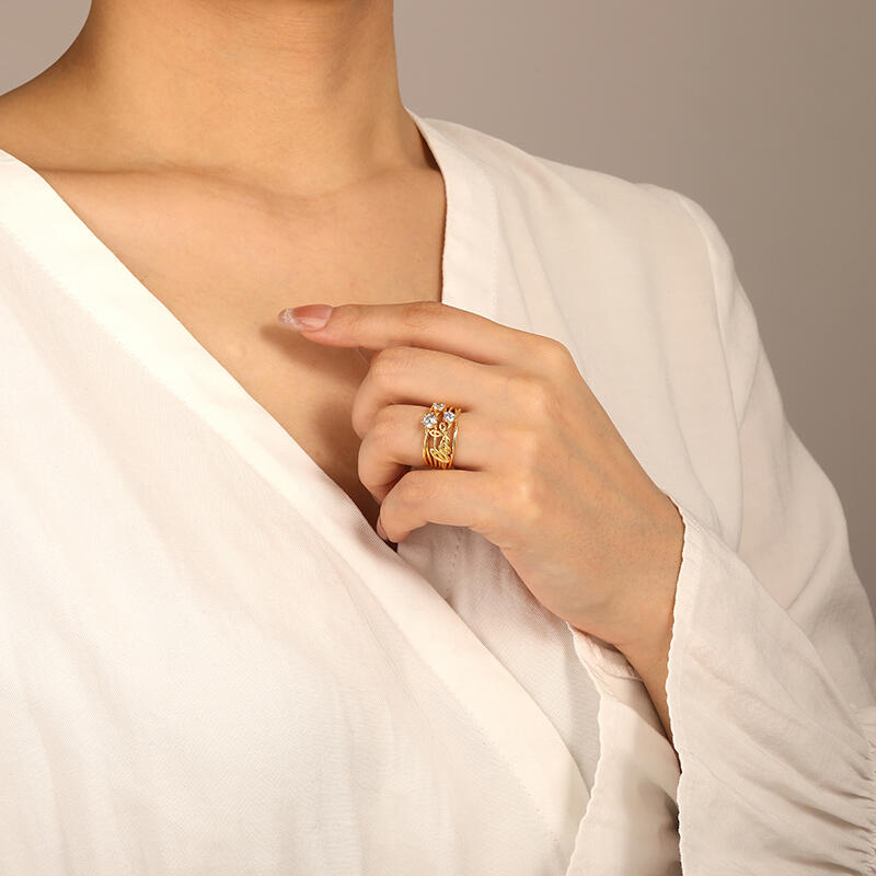 "Lingering Love" Round Cut Ring