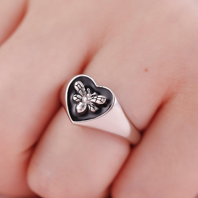 Jeulia "Honey Bee" Sterling Silver Signet Ring