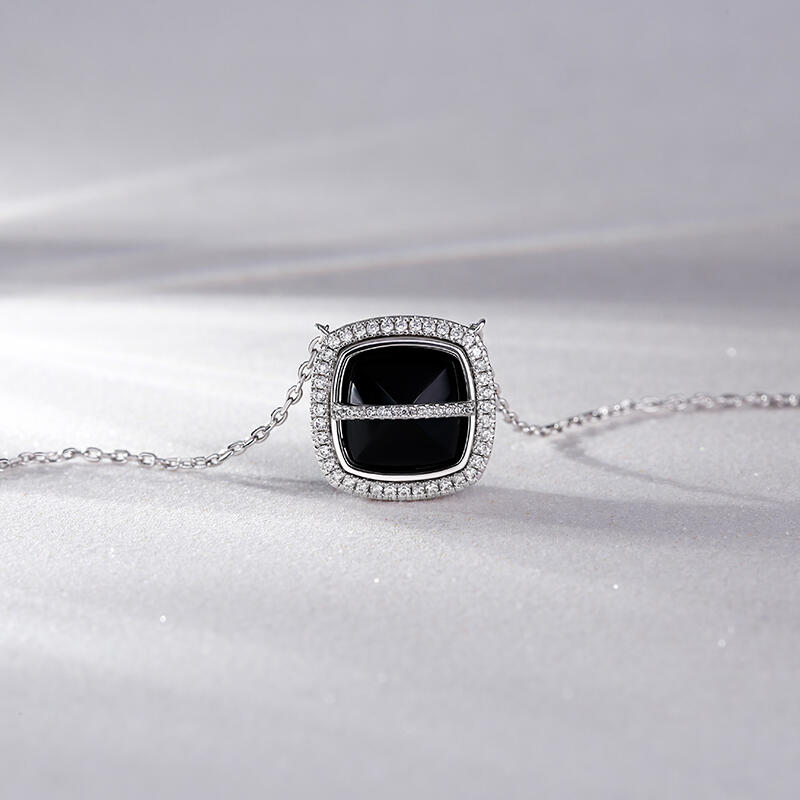 Jeulia Collar de plata de ley con piedra ónix negro