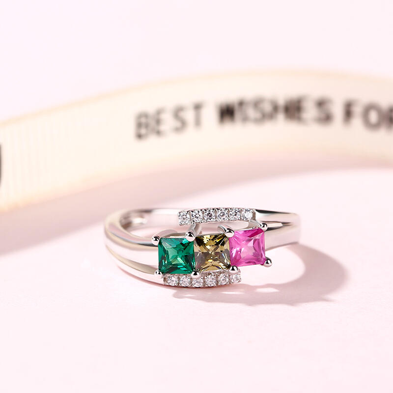 Jeulia Three Stone Princess Cut Sterling Silver Ring