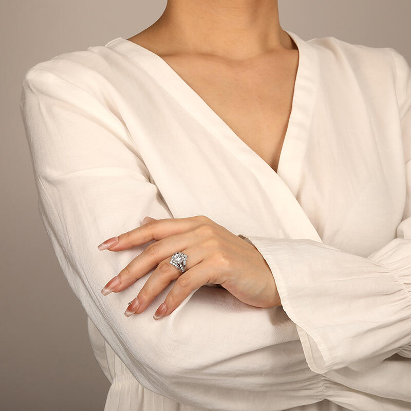 "Better Now" Round Cut Cluster Bridal Set