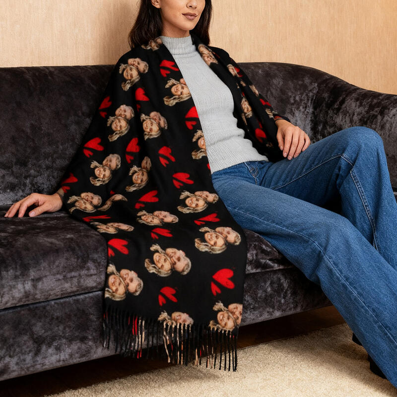 Bufandas personalizadas con corazones y fotos de pareja: el regalo perfecto para San Valentín