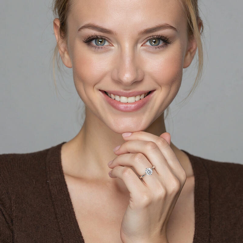 "Herz meines Sterns" Rundschliff Verlobungsring mit Seitensteinen