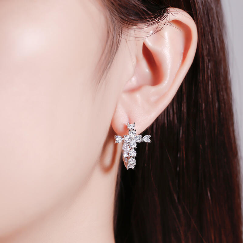 Jeulia Pendientes de aro de plata de ley con corte de corazón cruzado