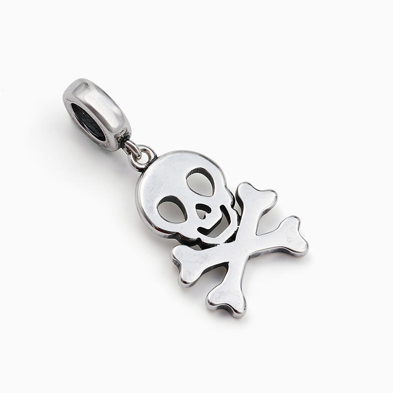 Jeulia Charm de calavera de pirata de plata de ley