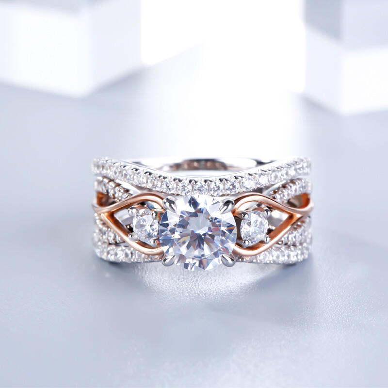 Jeulia Conjunto De Anillos Con Dos Tonos De Tres Piedras De Talla Redonda En Plata De Ley