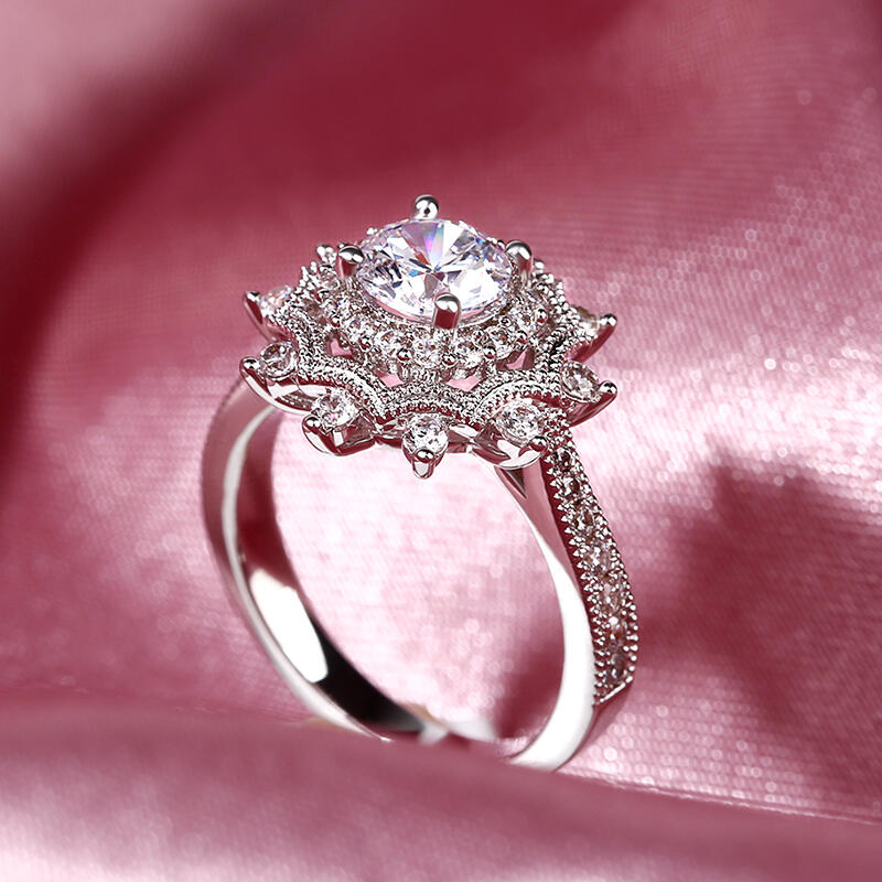 Jeulia "Winter Love" Snowflake Round Cut Sterling Silver Ring