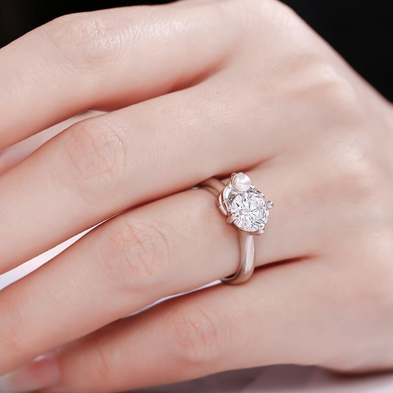 Jeulia Hug Me "Explorer in Galaxy" Astronaut Round Cut Sterling Silver Ring