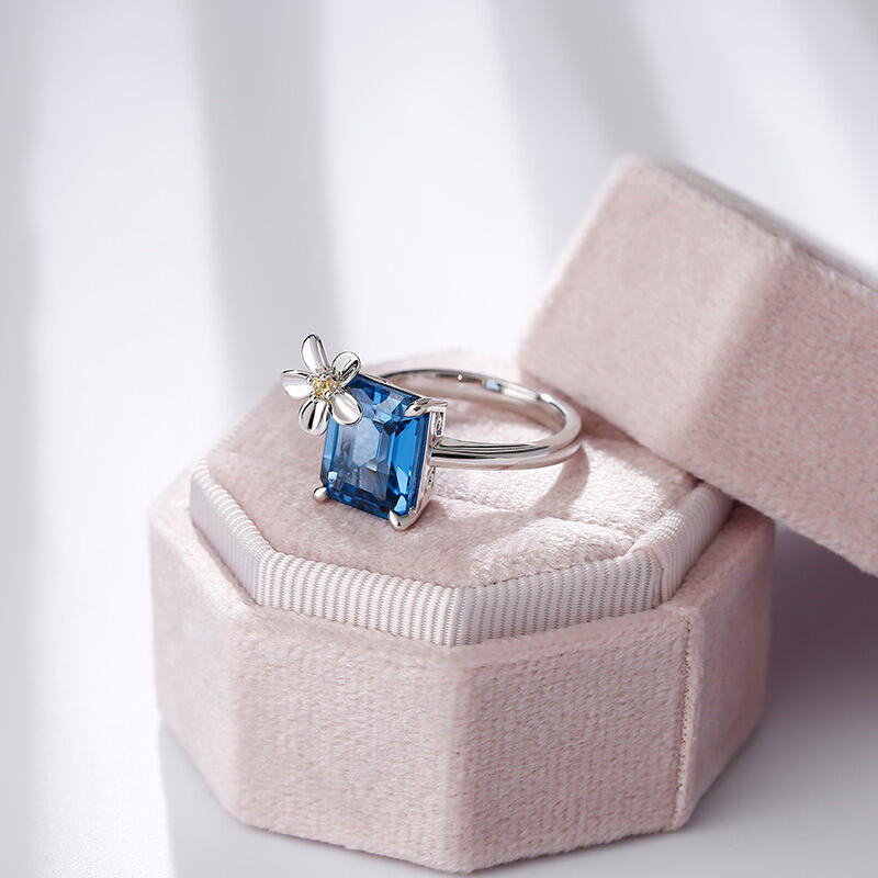 Jeulia "Fragrant Flower" Emerald Cut Sterling Silver Ring