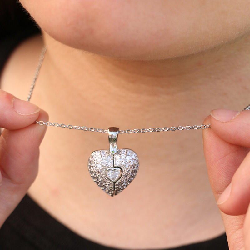 Personalized Heart-Shaped Photo Necklace with Diamonds Exquisite Gift for Women